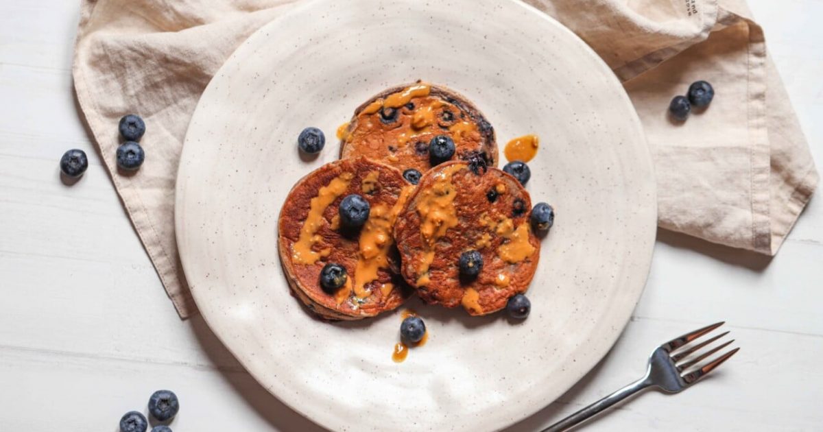 Healthy Blueberry Pancakes | Garage Fitness Girl Healthy Blueberry Pancakes | Garage Fitness Girl