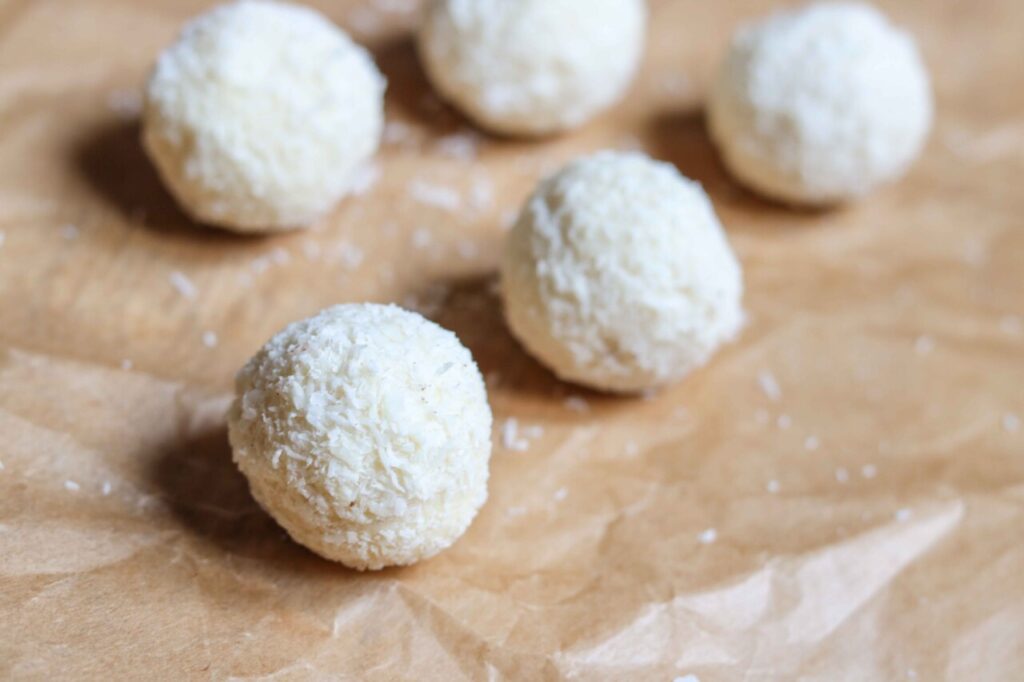 Healthy 'Grab and Go' Energy Ball Recipes 3 Garage Fitness Girl Healthy 'Grab and Go' Energy Ball Recipes 3 Garage Fitness Girl